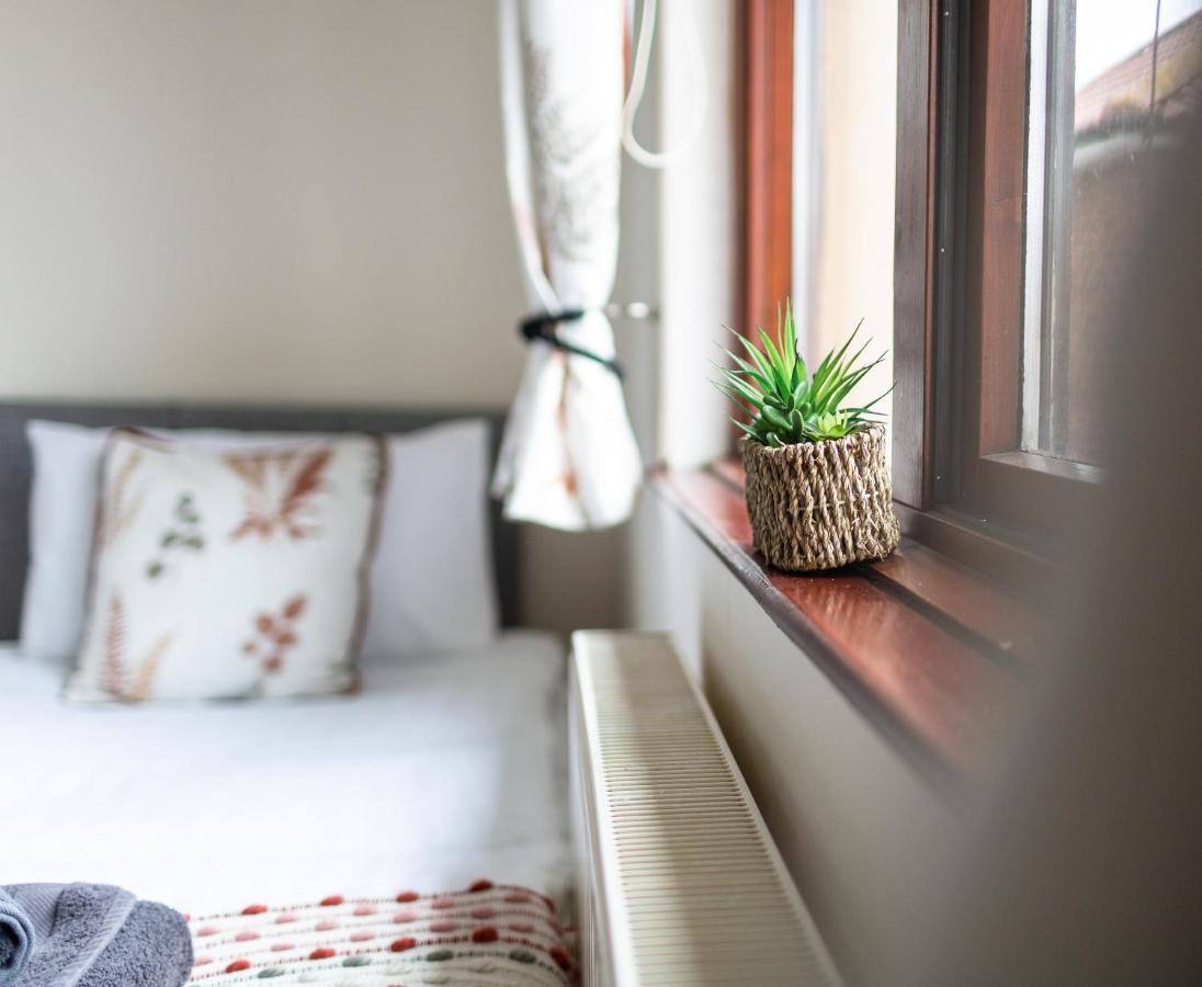 Apartamento Adrian House, Near Hospital, Easy Parking + Garden Carlisle  Exterior foto