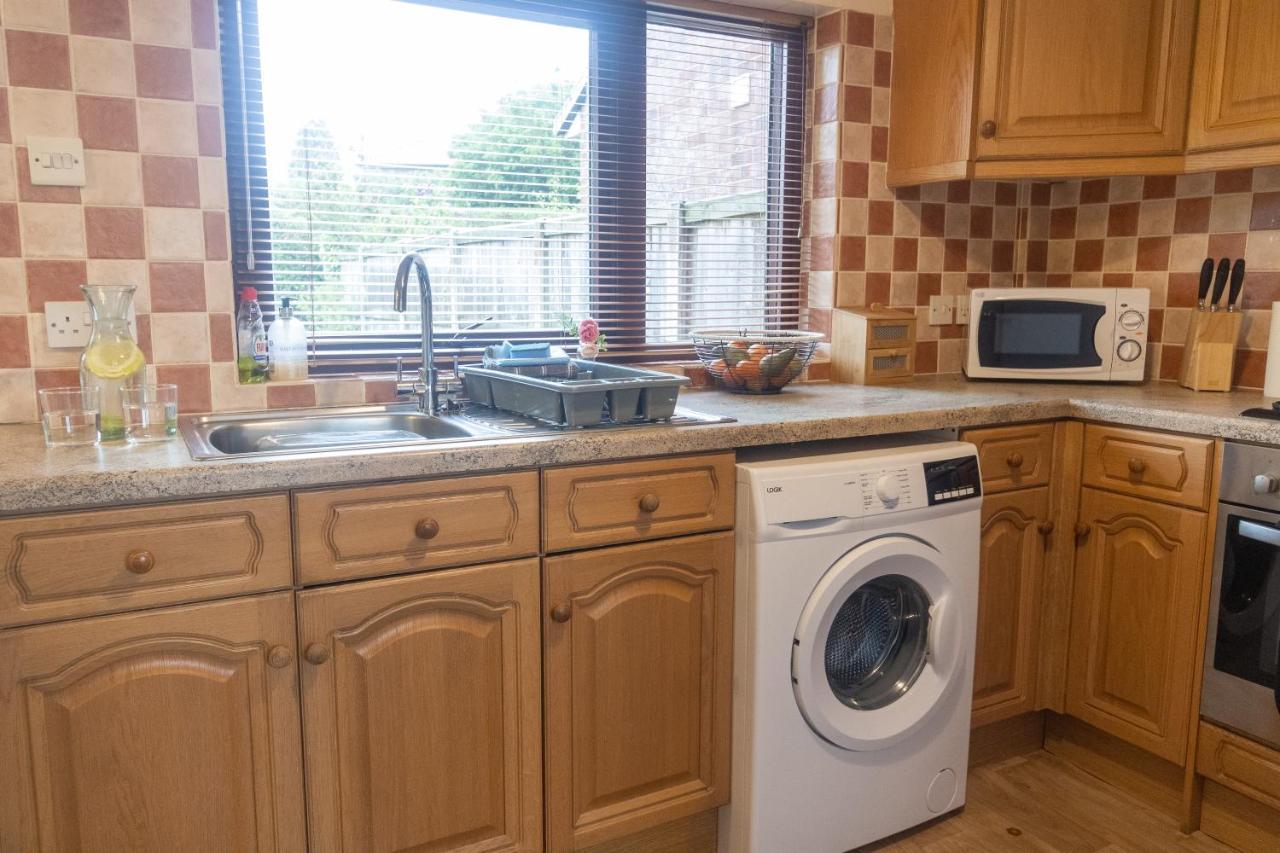 Apartamento Adrian House, Near Hospital, Easy Parking + Garden Carlisle  Exterior foto