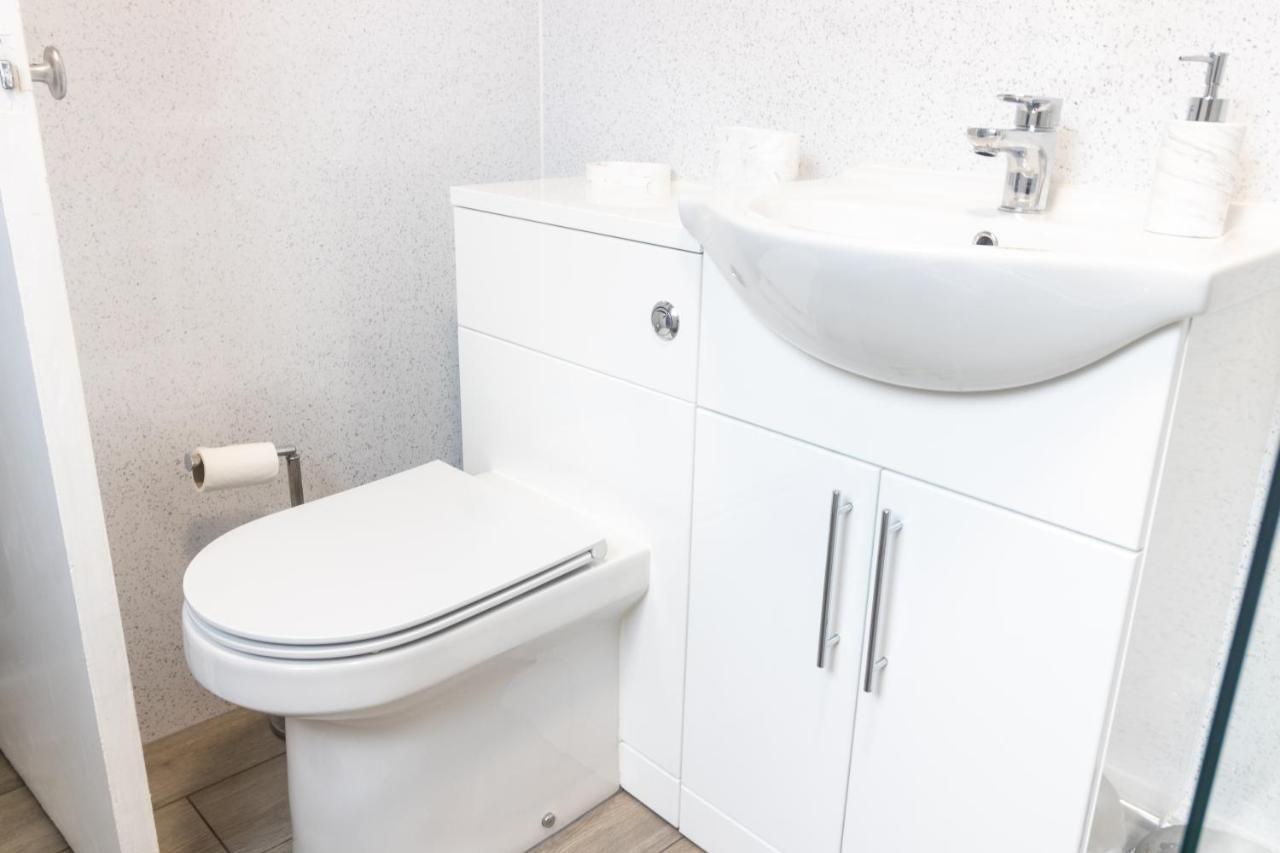 Apartamento Adrian House, Near Hospital, Easy Parking + Garden Carlisle  Exterior foto